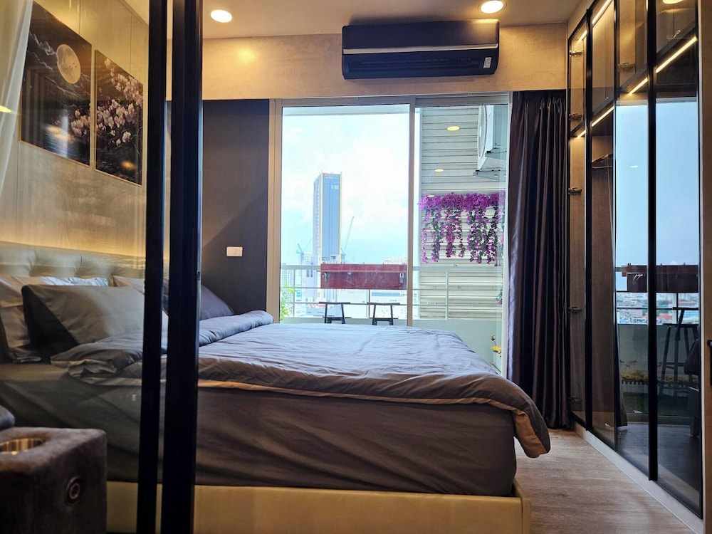 12th Floor Cozy Studio Room, 5-10 Mins Walk to Iconsiam and BTS