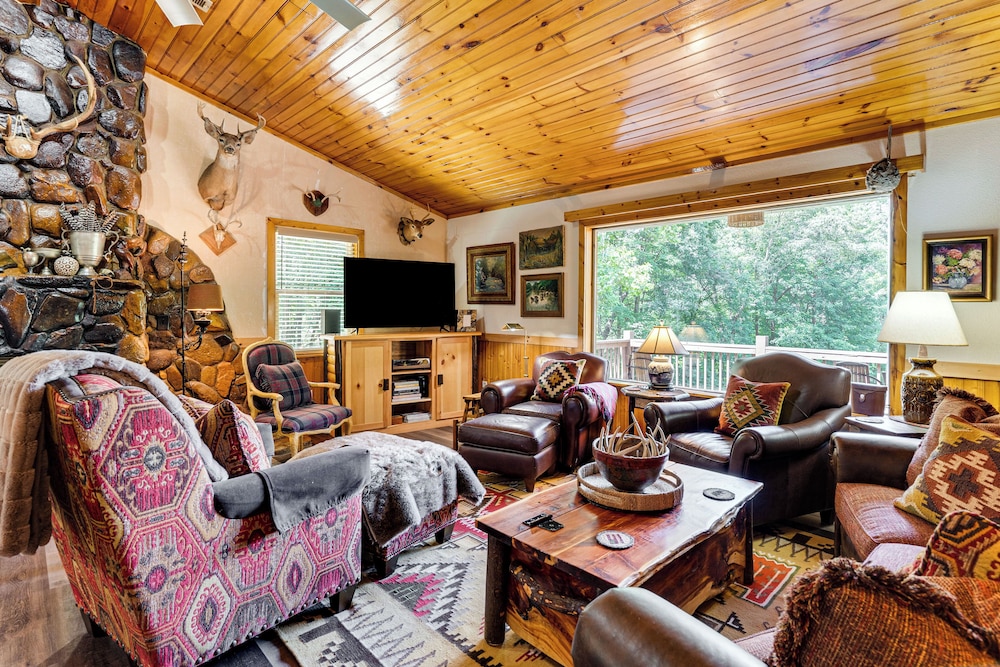 Screened Porch, Deck + Mtn Views: Andrews Retreat!