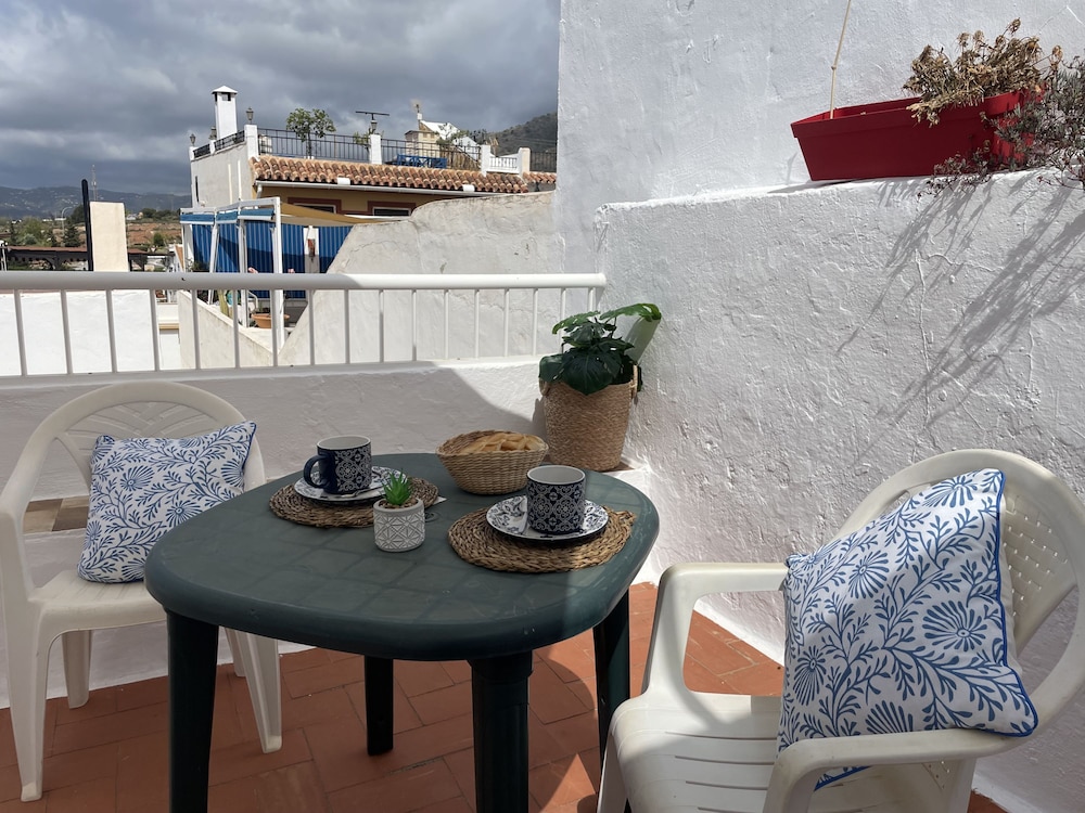 Casa Paquita con Piscina Privada en Maro By At Hom