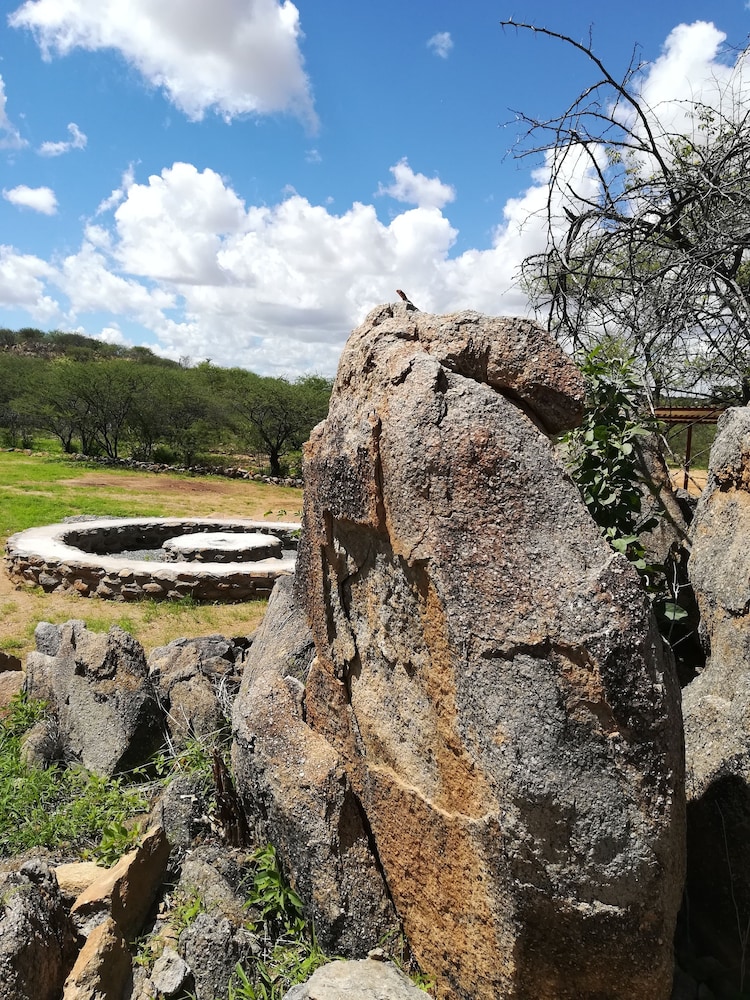 Ann's Lodge & Camping