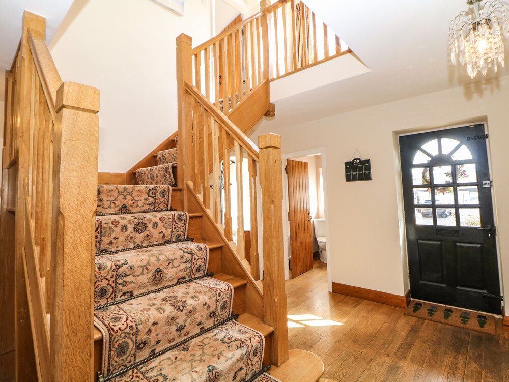 Lower Lane House