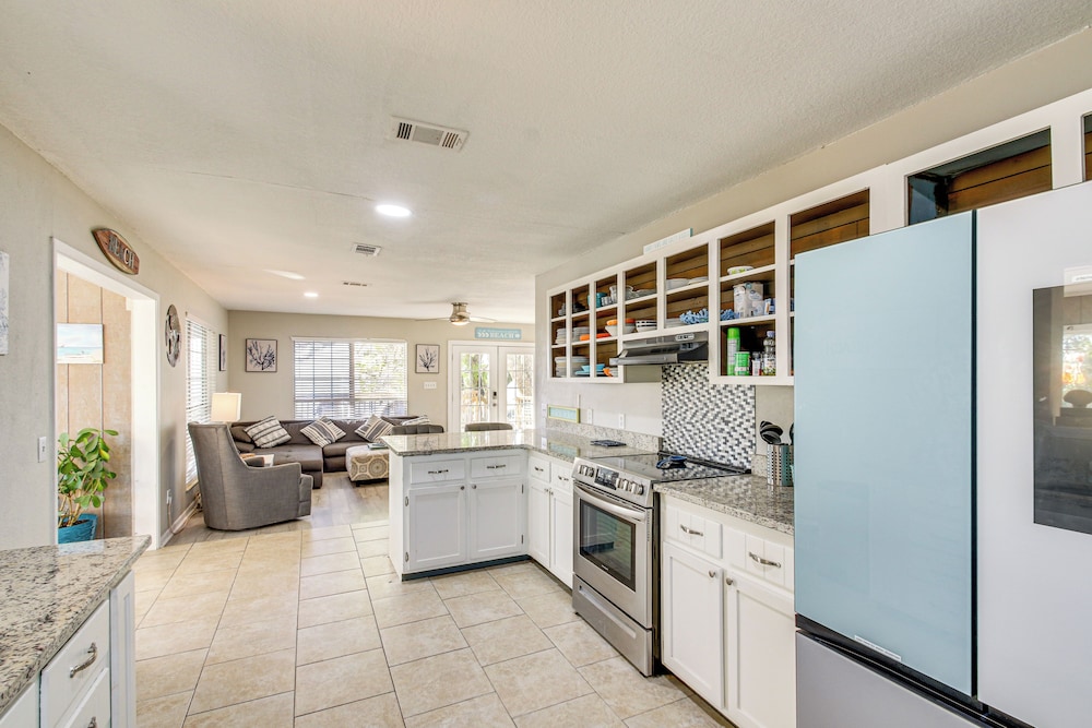 Bayfront Haven: Group Getaway in Milton!