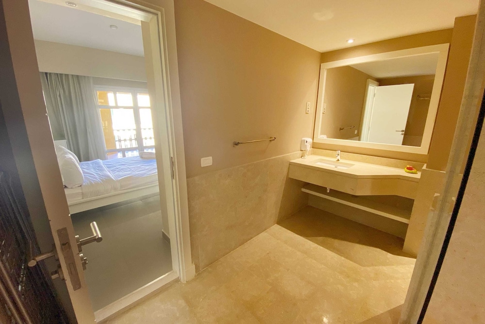 Xuru Stays I Minimal & Central 1bdr Apt. @ Abu Tig Marina