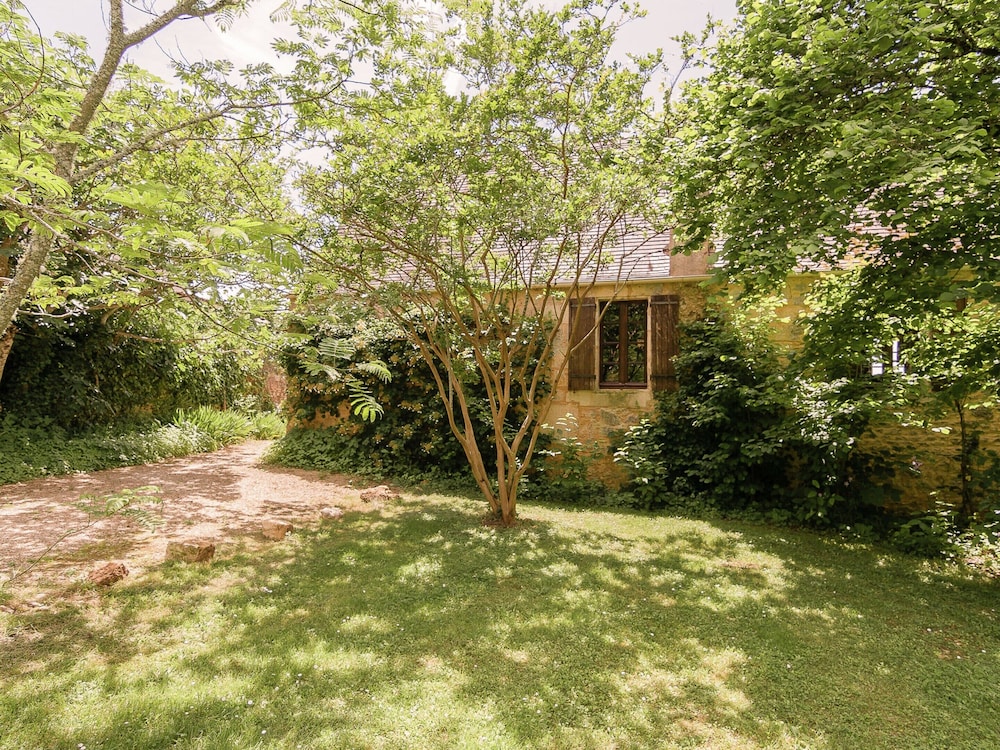 Estate in Dordogne Near Sites