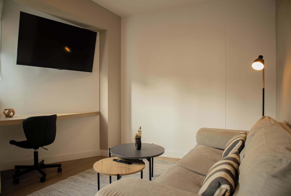 w Astounding 1BR in San Isidro