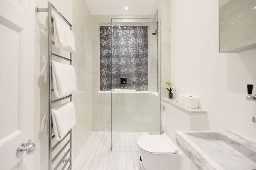 The Charm of Chelsea - Modern 4bdr With Shared Courtyard