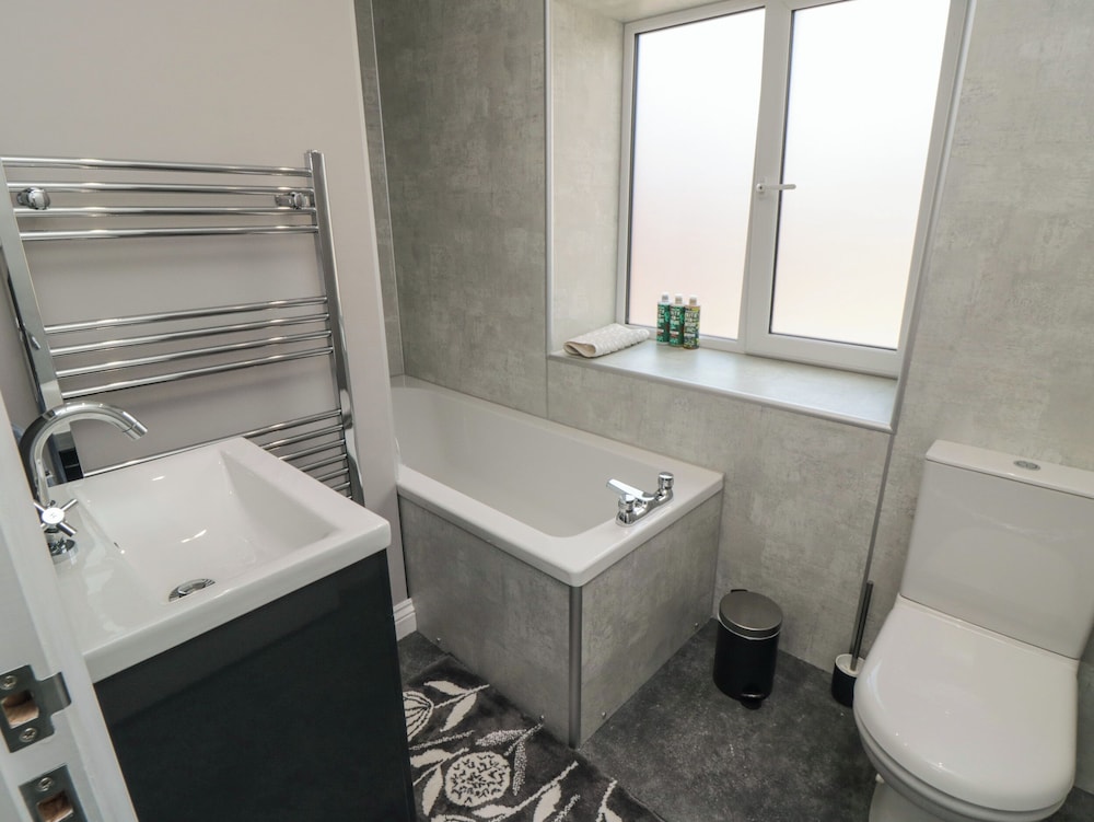 2 Staveley Cottages