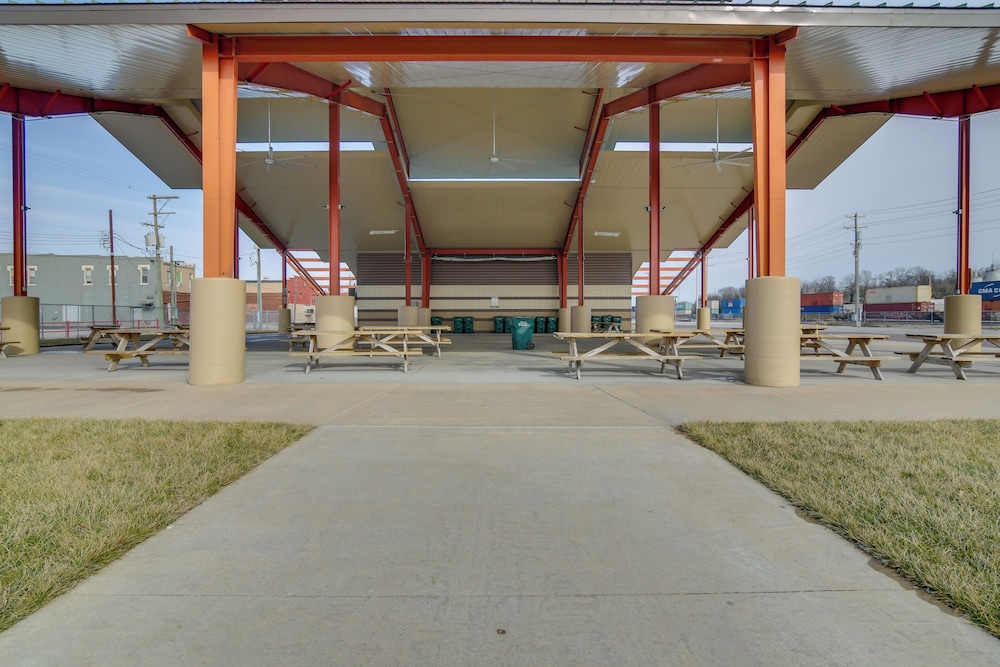 Loft-style Apt in Dtwn Monett: Pets Welcome!