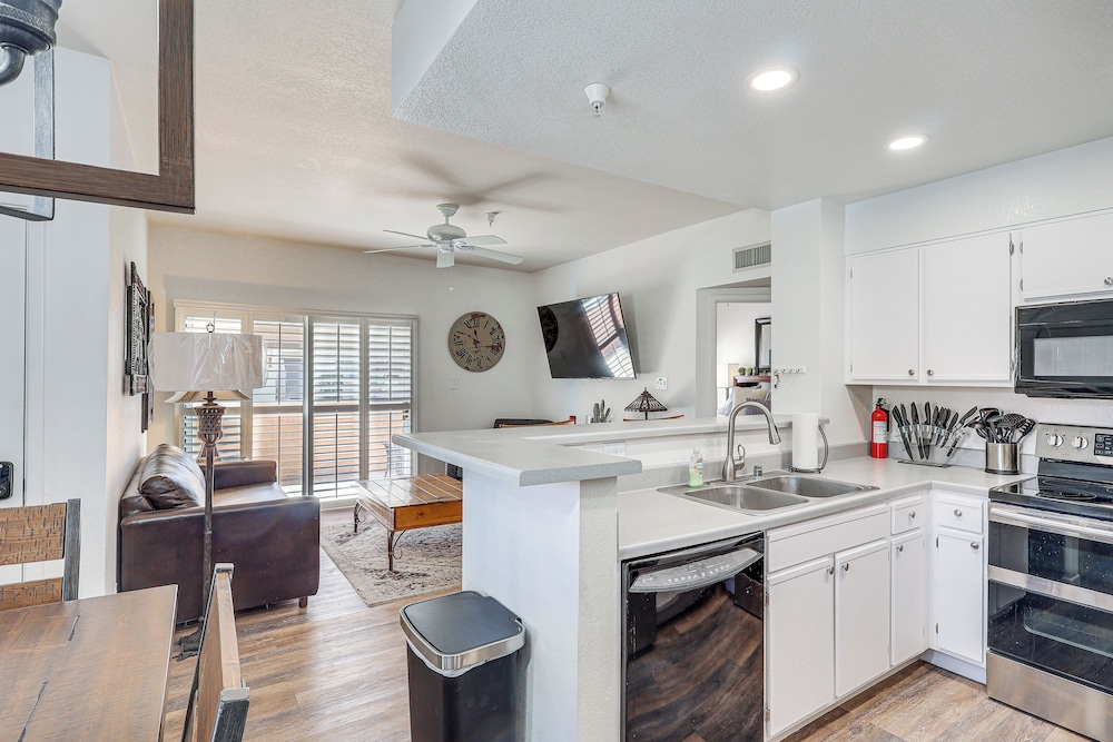 1 Mi to Beach: Condo w/ Pool in Lake Havasu City
