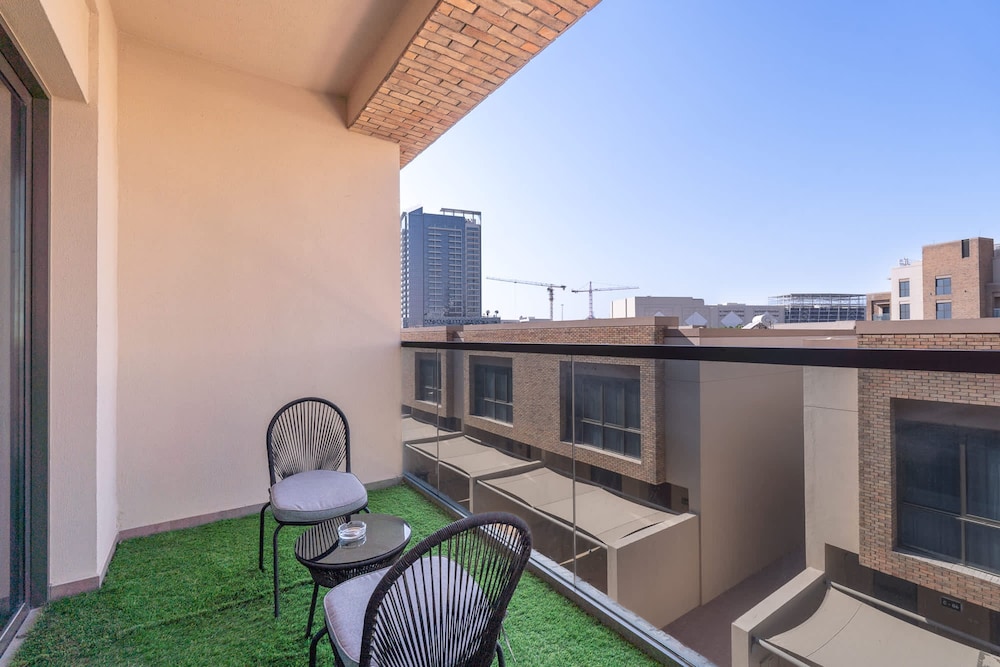 A Fantastic 1 Bed Flat Located in JVC