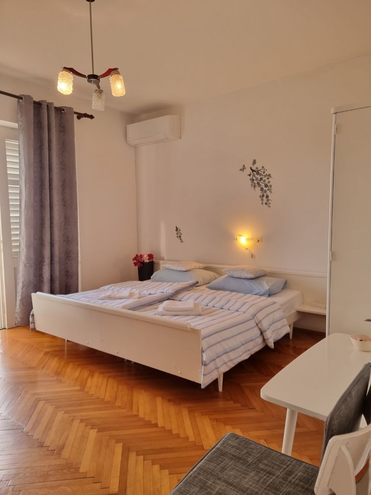 Ninko - Comfortable - A1 view 3