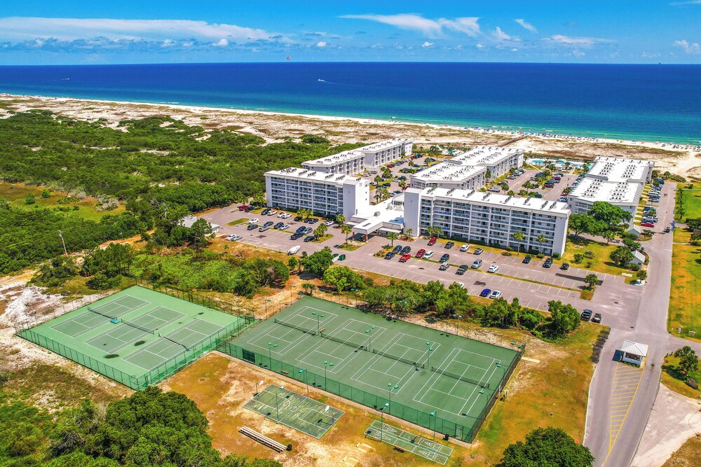 Beachfront Abode w/ Pool Access in Gulf Shores!