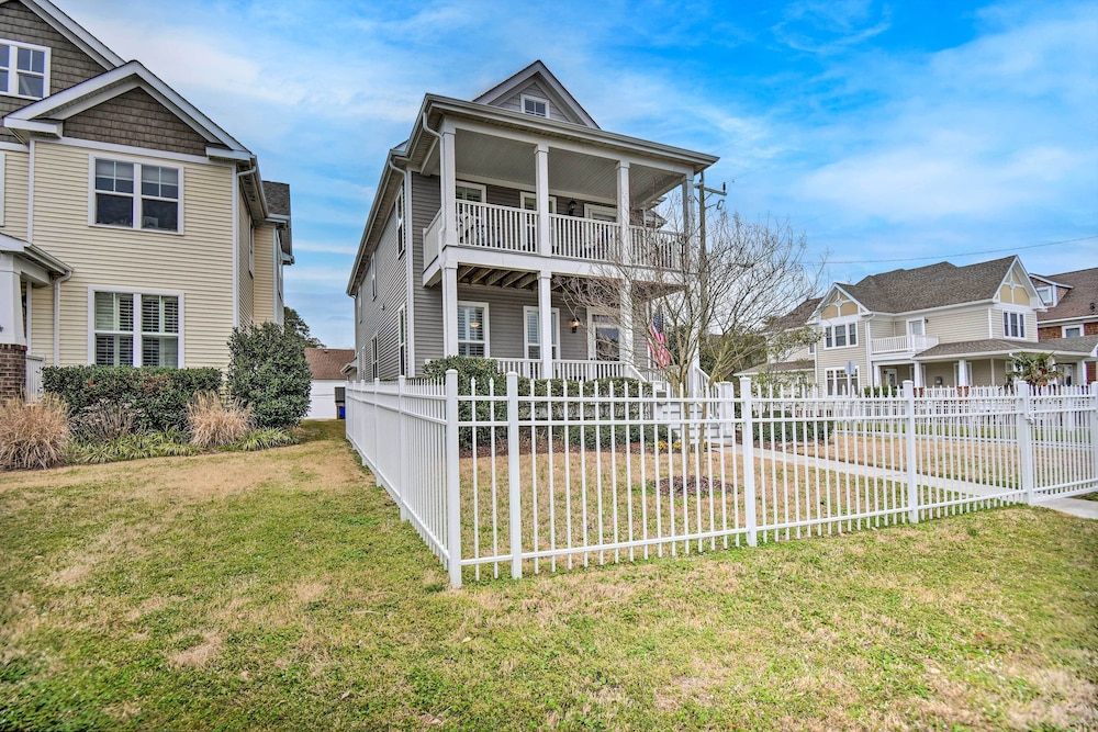 Spacious Norfolk Home w/ Private Hot Tub!