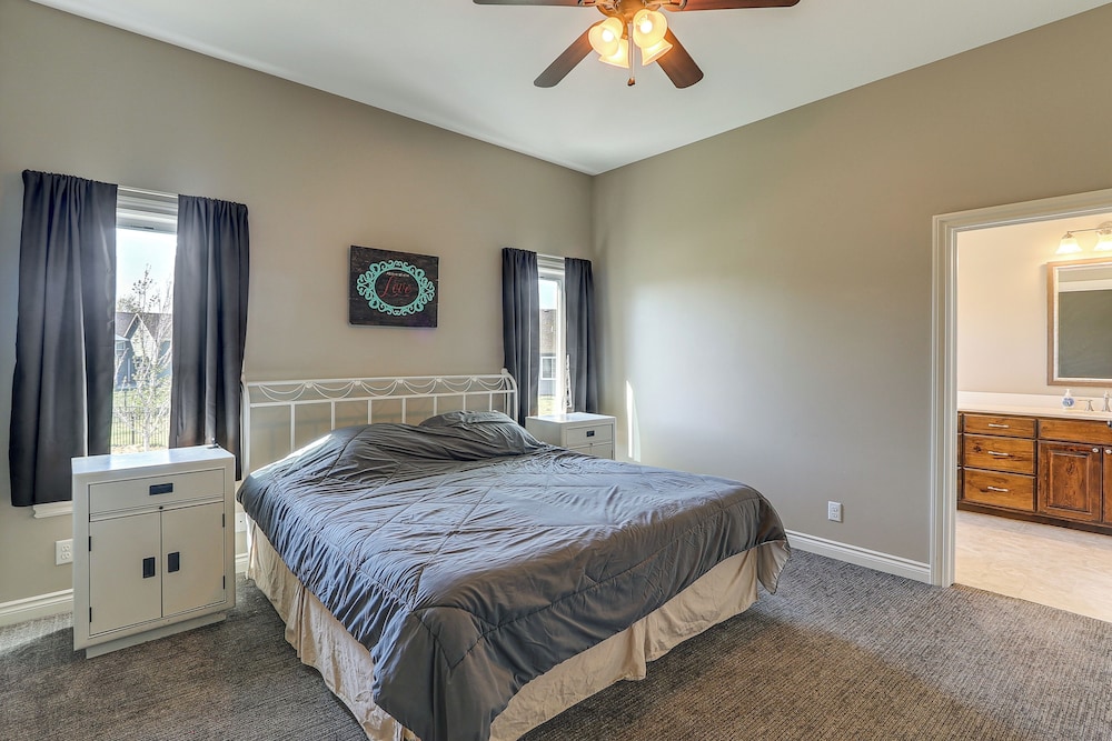 Balcony & Patio: Spacious Home in Bel Aire!