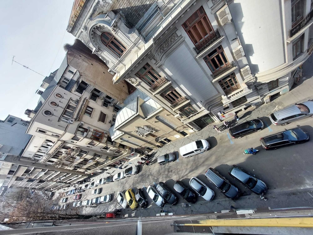 amzei square Apt