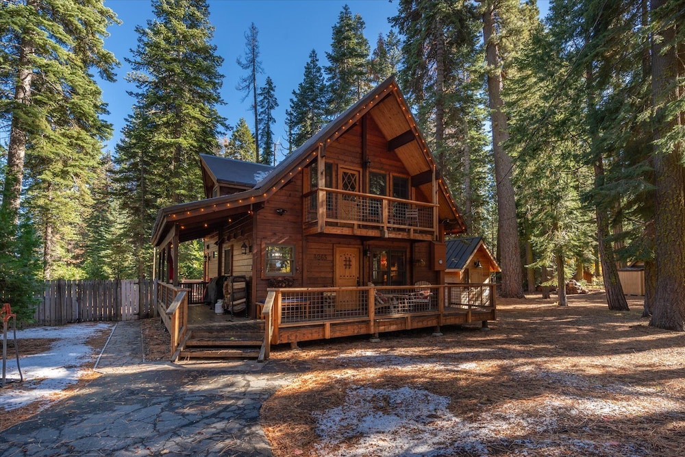 Cozy Pet Friendly Cabin in Lake Tahoe by Sierra Getaways view 2