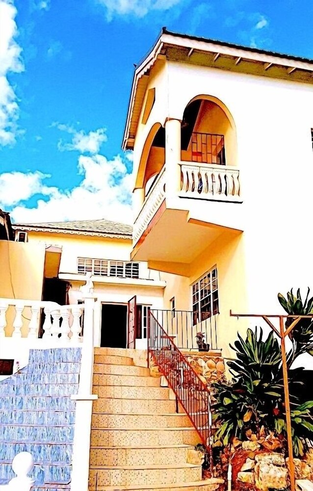 Your Private Get Away on The Hill view 3