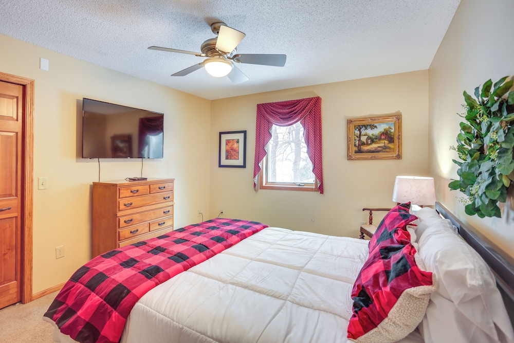 Hot Tub + Fireplace: Cozy Home on Howard Lake!