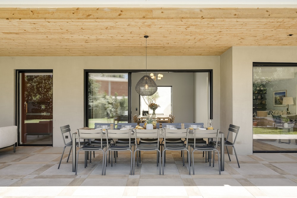 Cascais Contemporary Villa by Cadenzalux