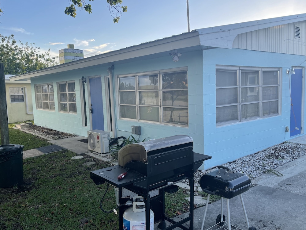 Rim Canal - Access To Fishing, Just Off Lake Okeechobee! 1 Bedroom Cottage by RedAwning view 4