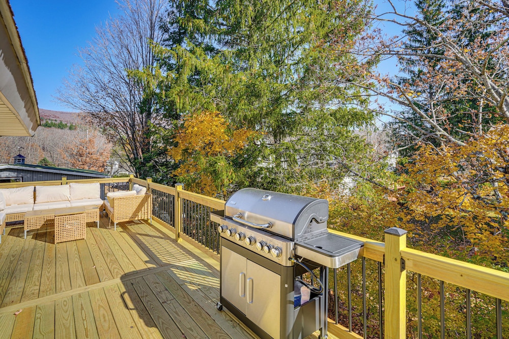 Retreat w/ Deck & Grill: 1 Mi to Hunter Mtn Resort