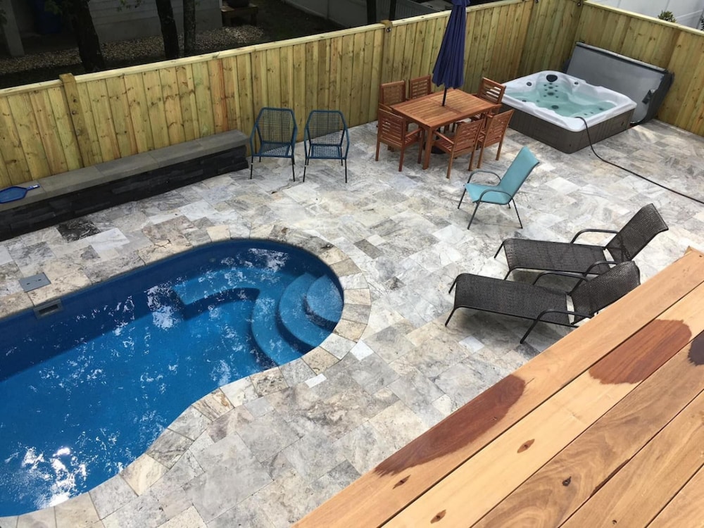 Gorgeous Santosha Hot tub Pool Walk to Beach view 2