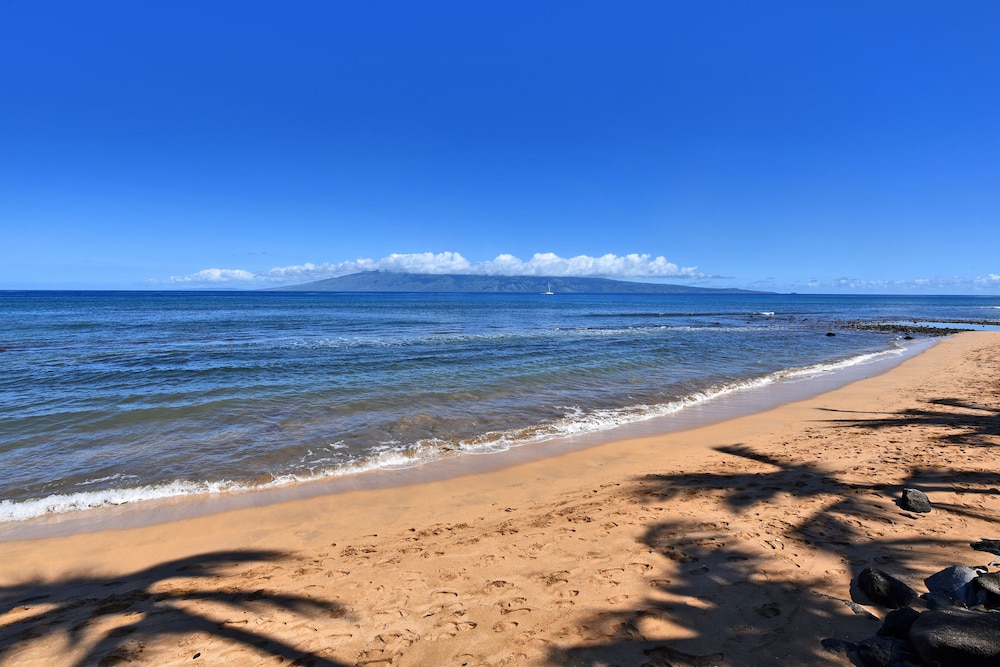 Kaanapali Shores #160 2 Bedroom Condo by RedAwning