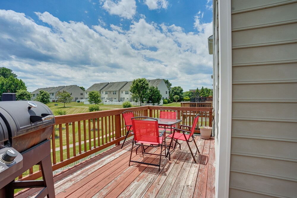 Spacious Mechanicsville Townhome w/ Balcony! view 4