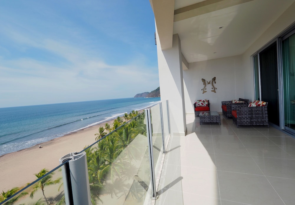 Condominio Diamante del Sol by CRHR