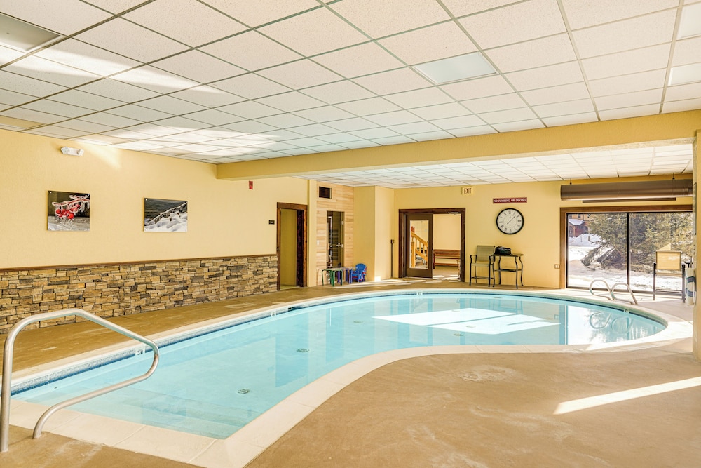 Snow Mountain Condo: Hot Tub + Shuttle to Resort