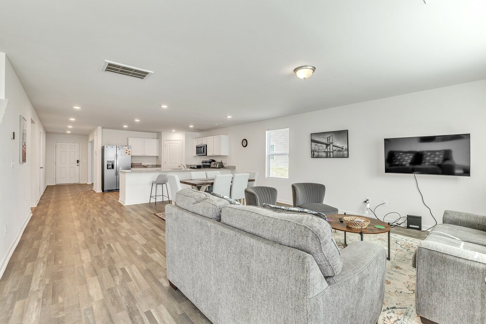 5br Pet Friendly Retreat With Garage Parking 5 Bedroom Home