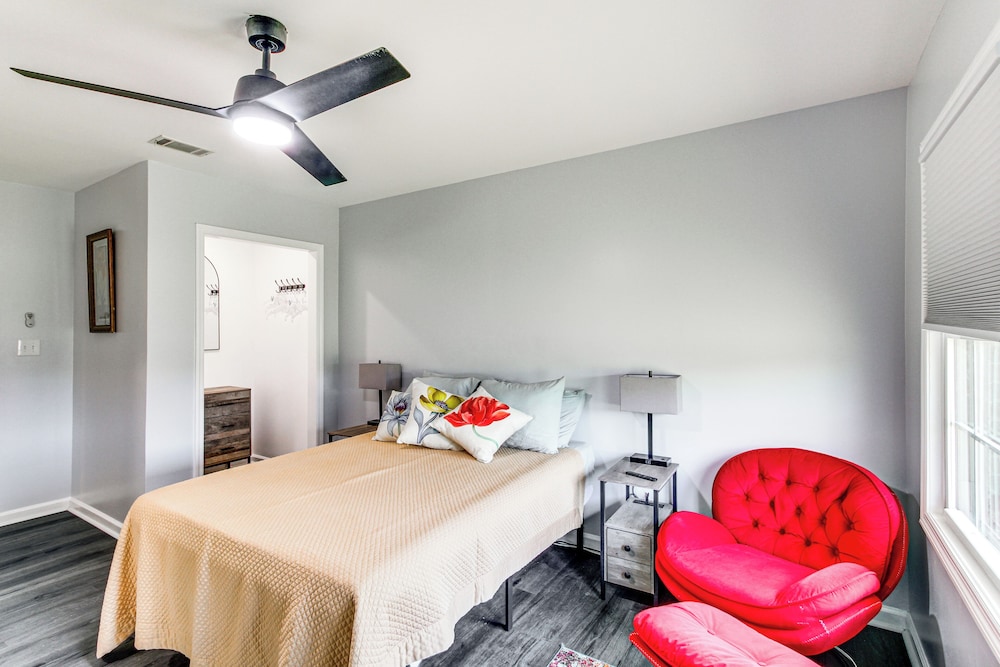 Group-friendly Home w/ Game Room in Albany!