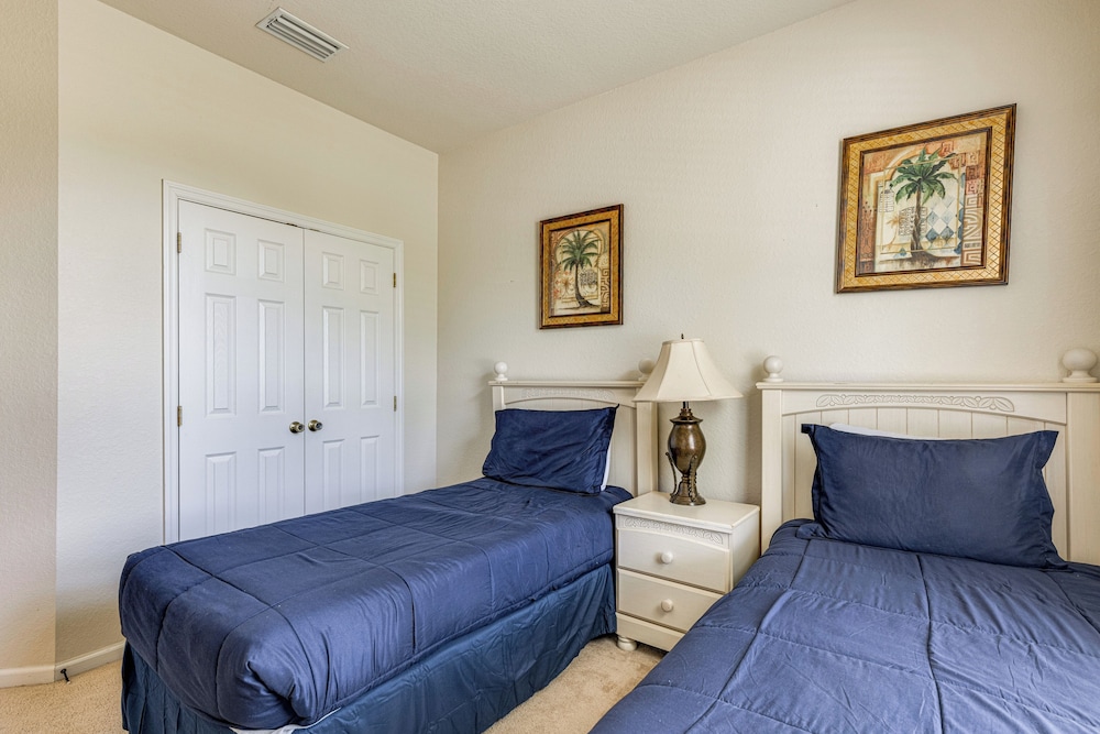 Resort Retreat w/ Outdoor Oasis: 13 Mi to Disney!