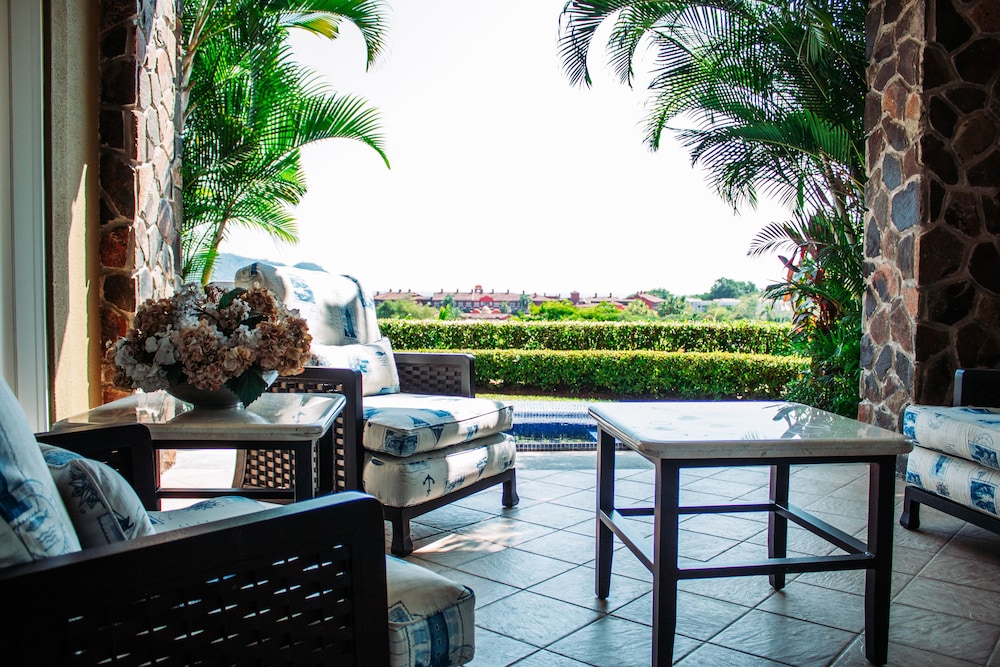 CR Luxury Los Sueños Condos