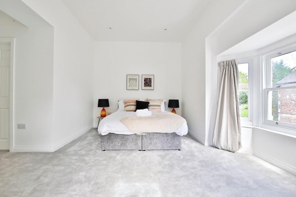 Spacious Apartments with Private Parking view 4