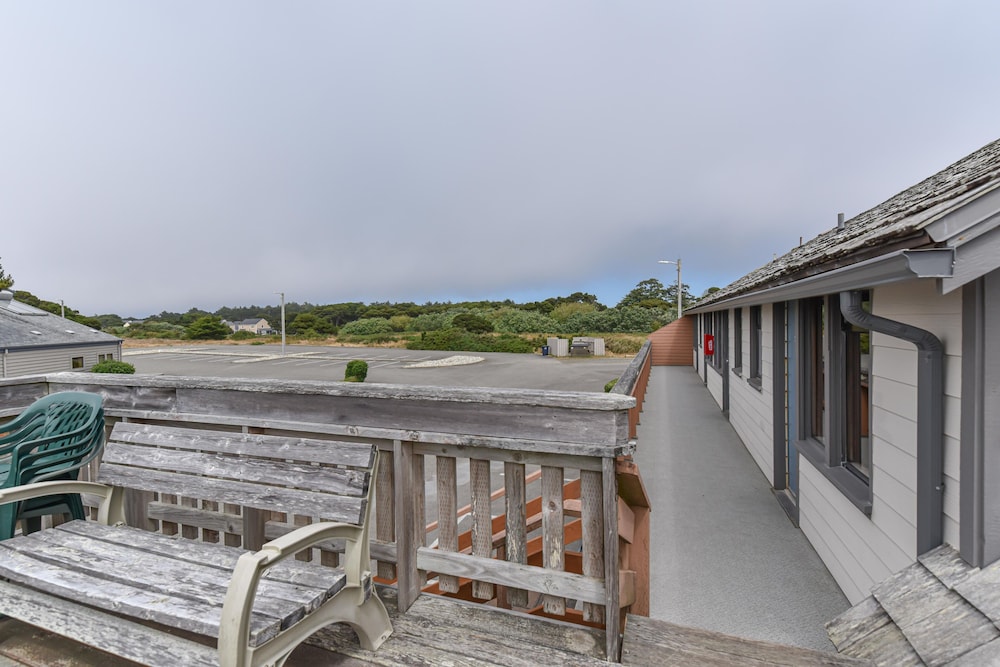 Sunset Oceanfront Lodging