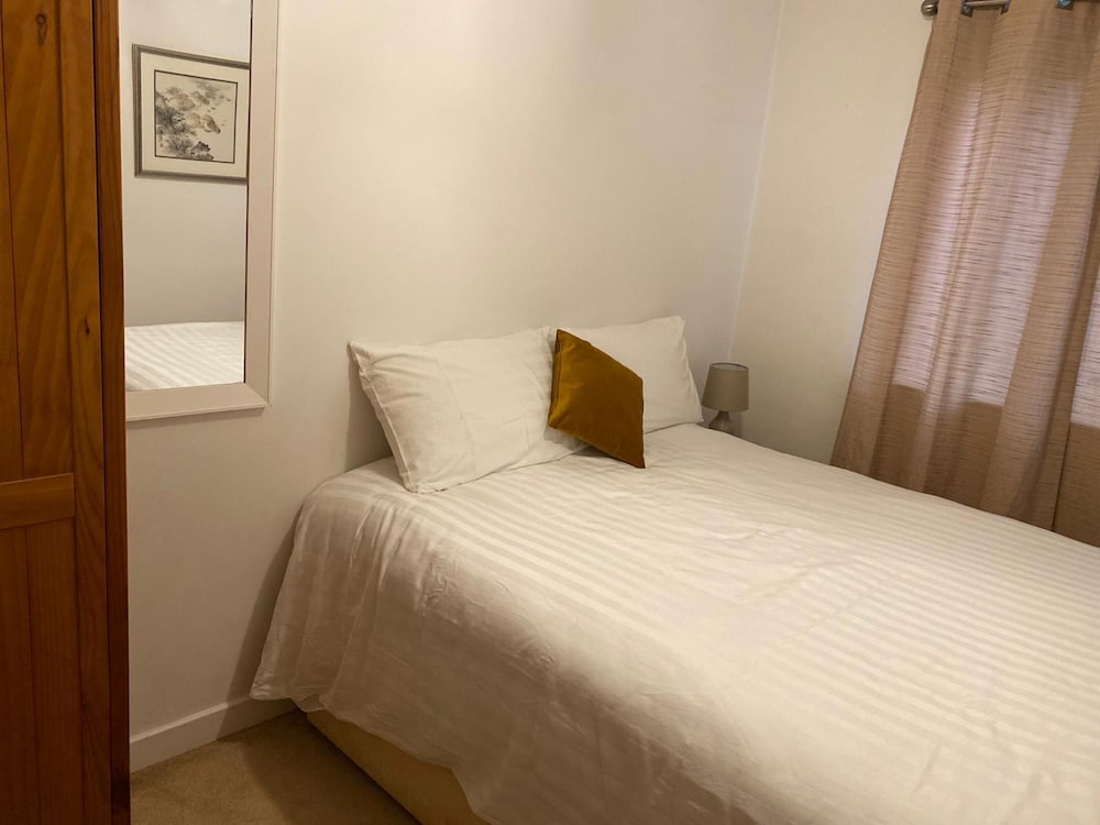 321 Alpha House a Centrally Located Apartment Within the City view 2