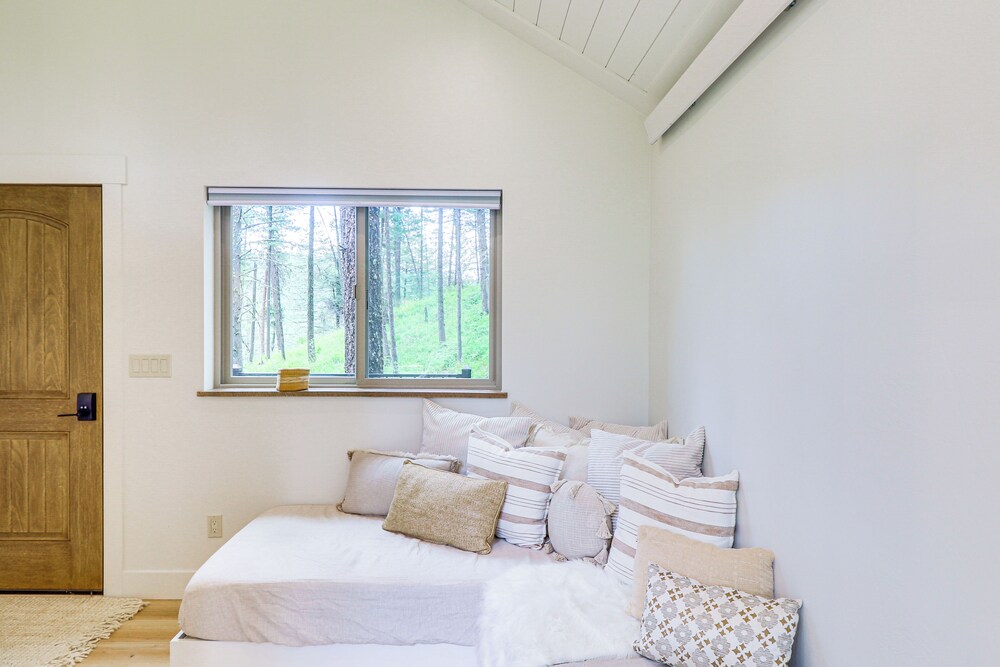Dreamy Montana Cabin: Short Drive to Flathead Lake