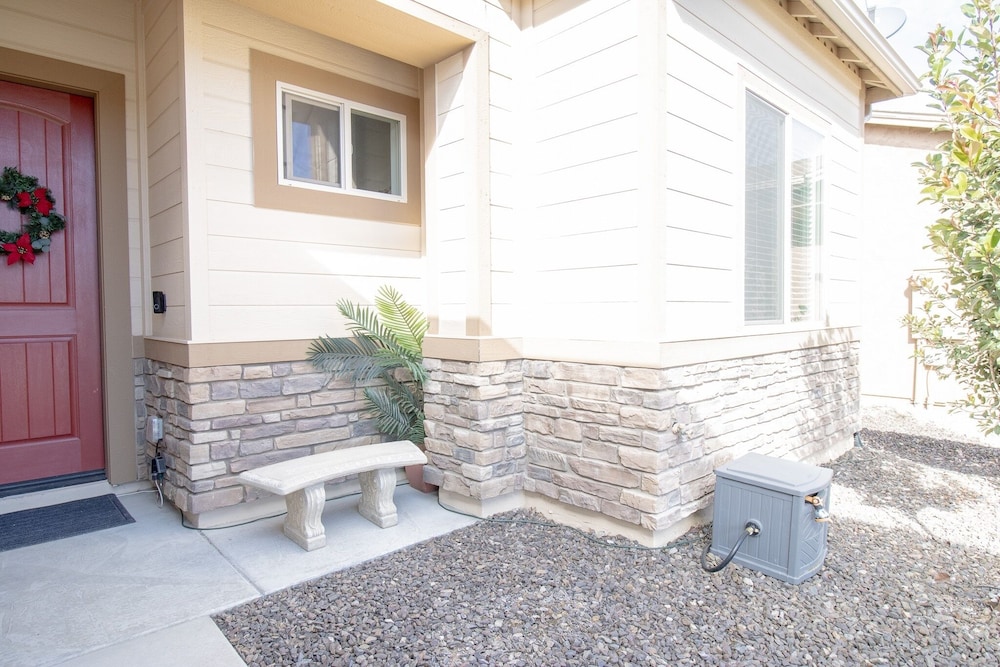 Cozy Granville Retreat W/ Modern Amenities 3 Bedroom Home
