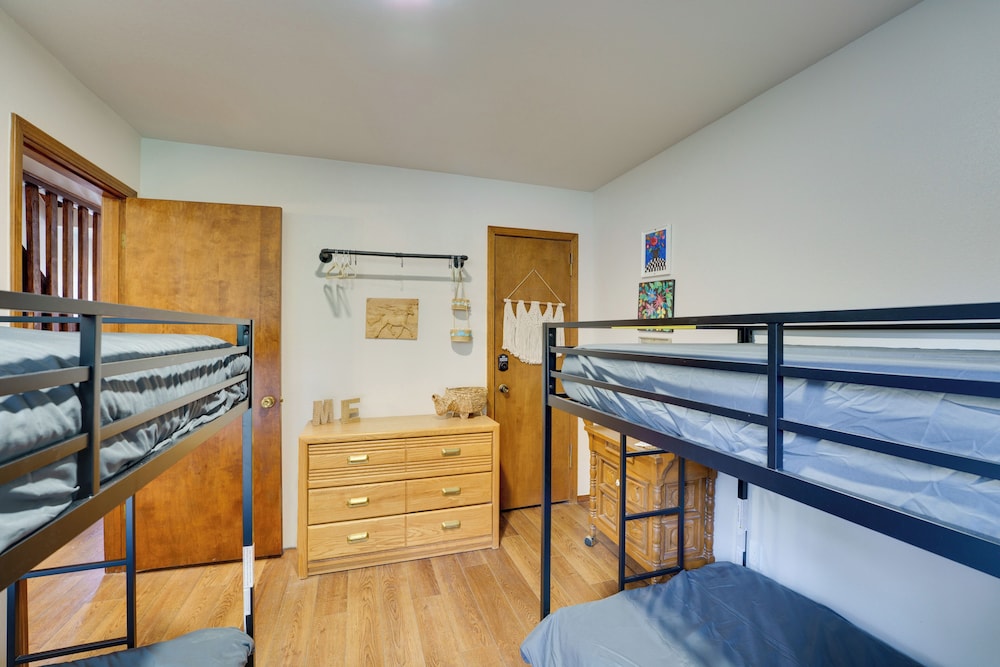 Red River Home w/ Ski Slope, Mtn & River Views!