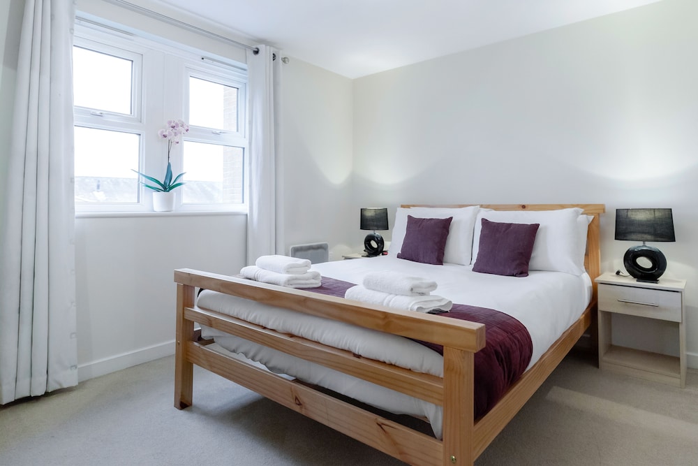 Guildford Vacations - Roomspace Apartments-Courtyard Guildford - Property Image 17