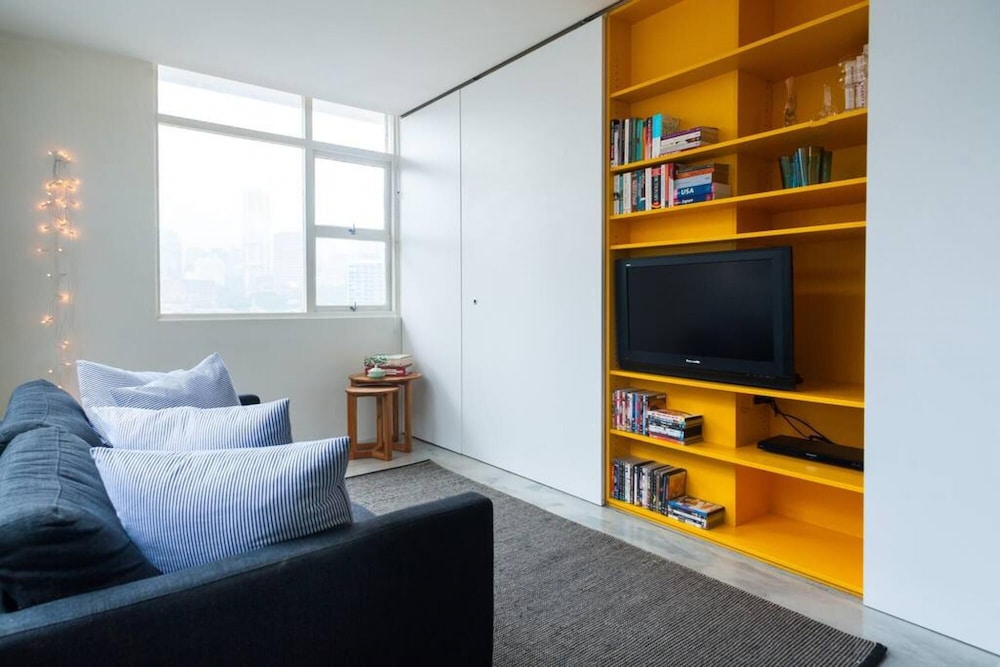 Designer Pad With a View view 4