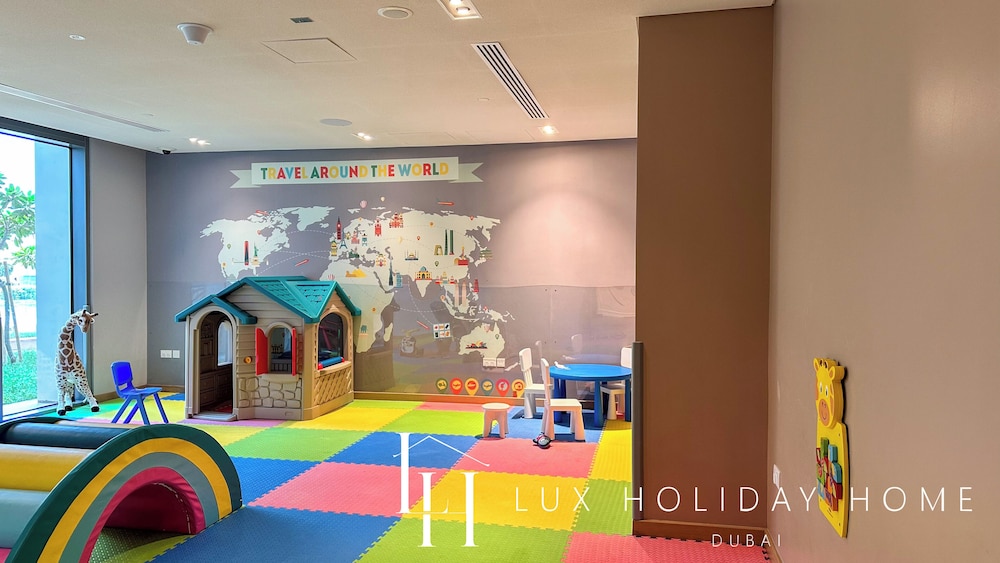 LUX 52 42 Deluxe Marina View Suite 3
