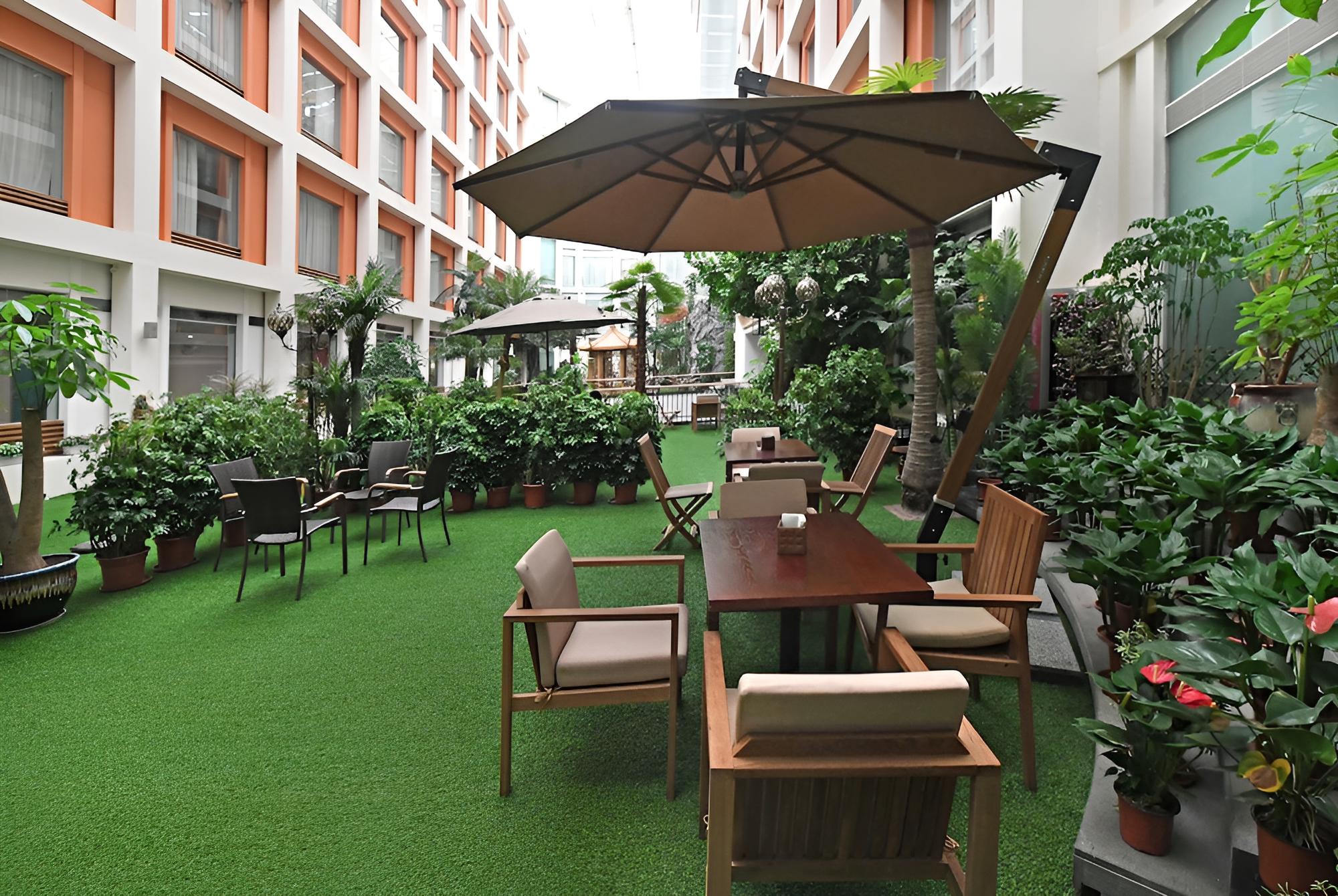 MEHOOD LESTIE HOTEL