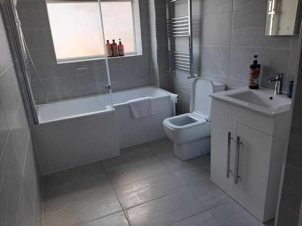 South Shields Vacations - South Shield's Hidden Gem Amethyst 3 Bedroom House - Property Image 7