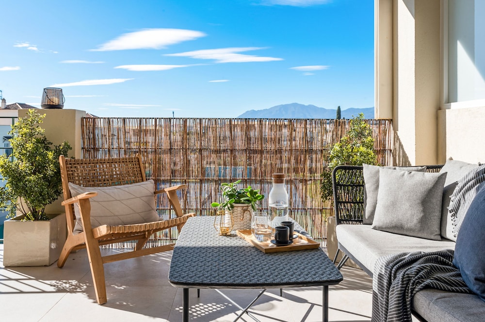 Sunny Getaway With Pool in Marbella - Ref M54