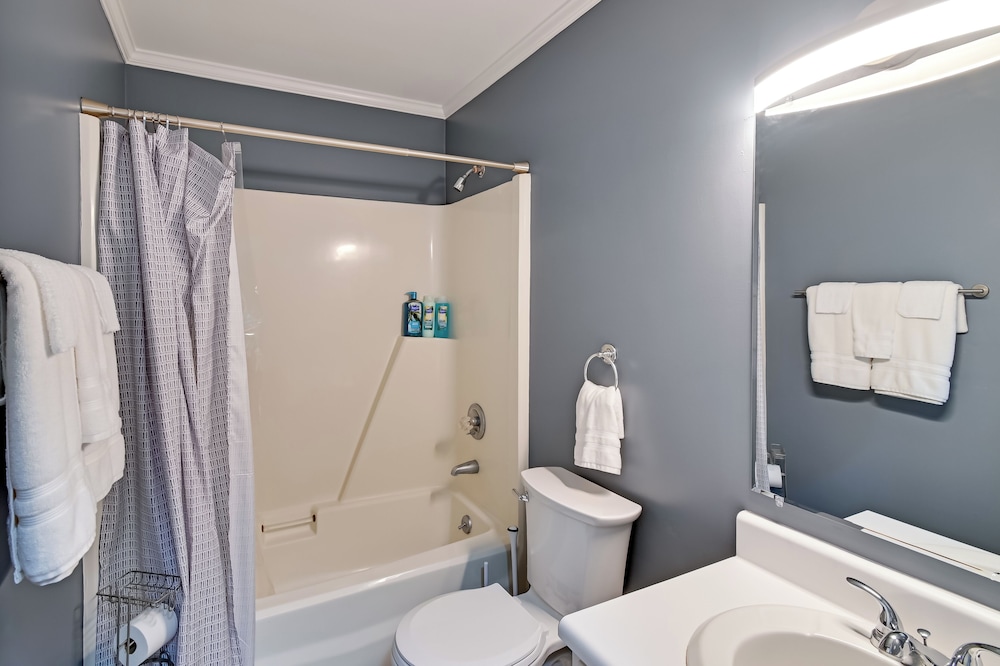 Private Patio: Apt 6 Mi to Cheraw State Park!