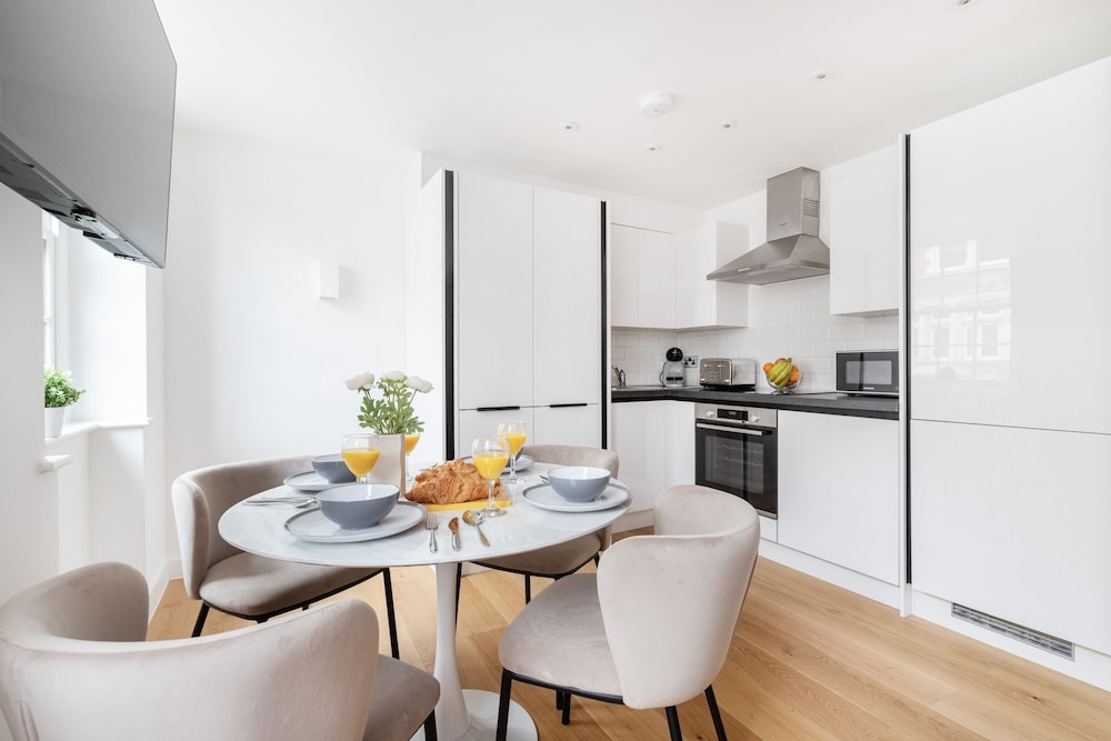 Fitzrovia 1BR with Balcony by Soho