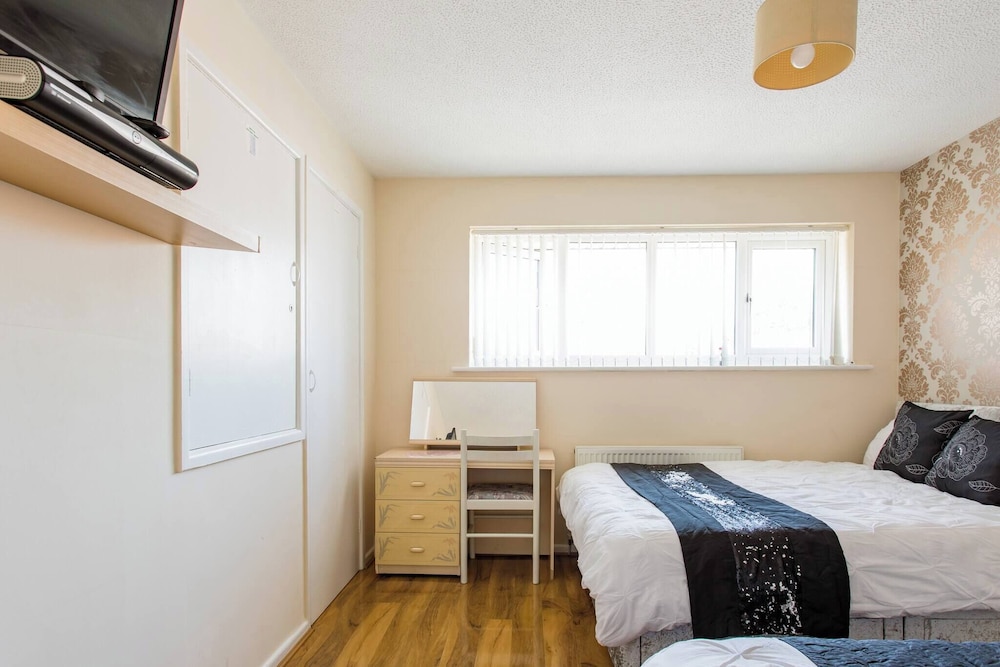 2 Bedroom Holiday Home Eith 3 Beds & Sofa Bed Near Manchester City Stadium
