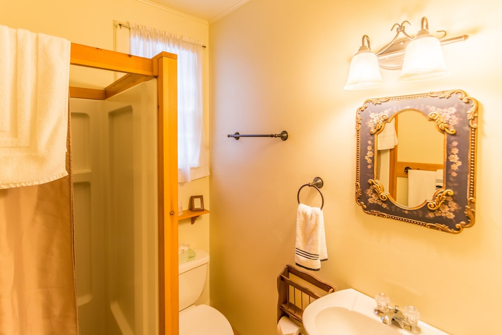 ADK Trail Inn